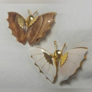 Vintage Gold Tone White Brown Sea Shell Moth Brooch Set